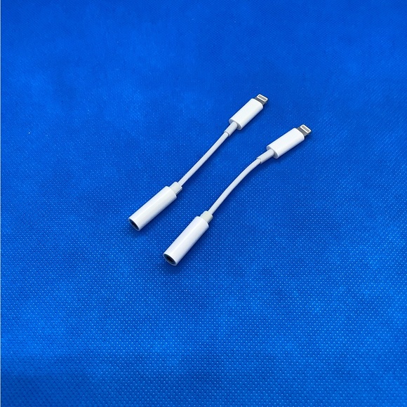 Lightning to Headphone Adapter Set of 2 - Picture 2 of 4